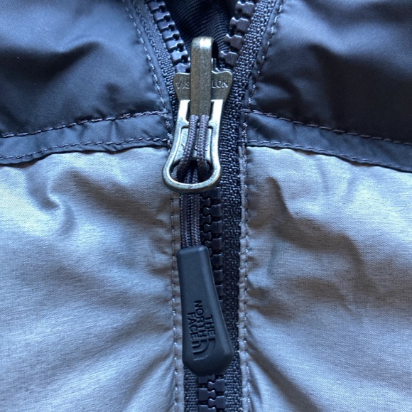 The North Face Men’s Nuptse 700 Down Insulated Vest Gray Asphalt Sz M - Picture 6 of 16